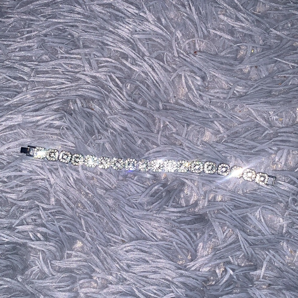 Elegant Silver Beaded Bracelet with Smooth Finish
